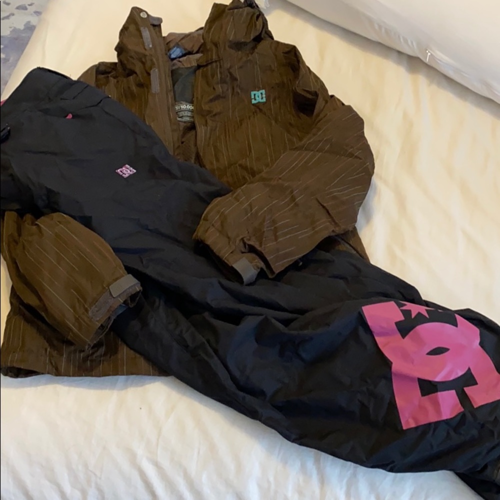 DC women’s snowboarding suit set